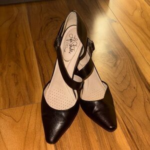 Life Stride Black Pointed-Toe Cross-Strap Women’s Heels